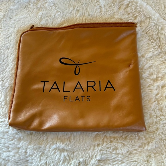 Talaria tan women’s flats size 7 excellent condition matching carrying case - Picture 2 of 8